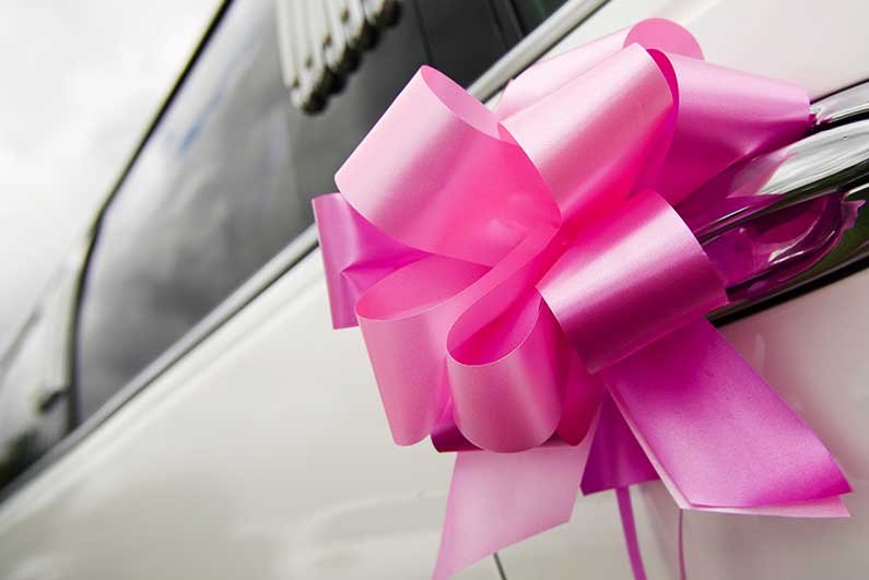7 Essential Prom Limo Booking Tips