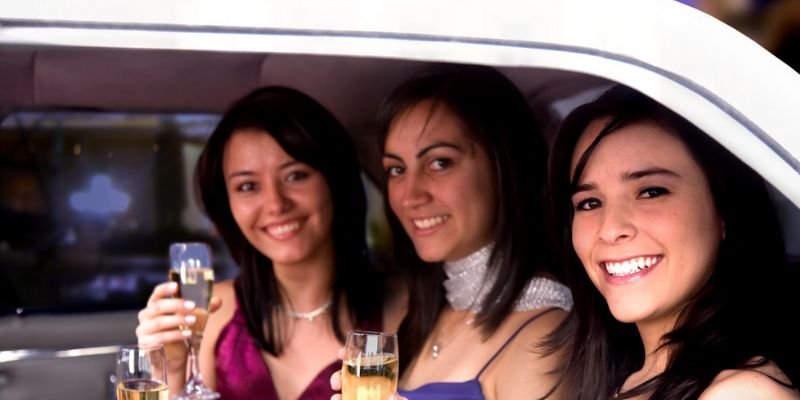 Benefits of Renting a Limo for Your Sports Events, Festivals, and Concerts