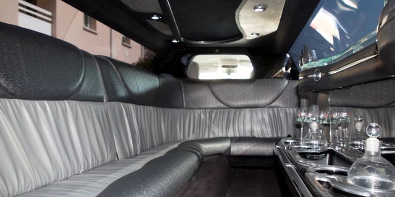 Quick Guide to Your DFW Limo Party<br />
