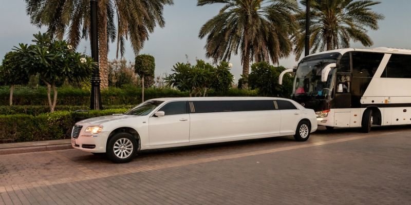 Why a Holiday Event Limousine Makes the Season Brighter<br />
